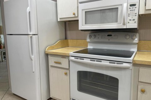 Copropriété à vendre à Palm Springs, Floride: 2 chambres, 85.47 m2 № 2077513 - photo 4