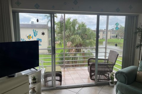 Copropriété à vendre à Palm Springs, Floride: 2 chambres, 85.47 m2 № 2077513 - photo 2