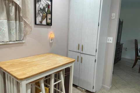 Copropriété à vendre à Palm Springs, Floride: 2 chambres, 85.47 m2 № 2077513 - photo 5