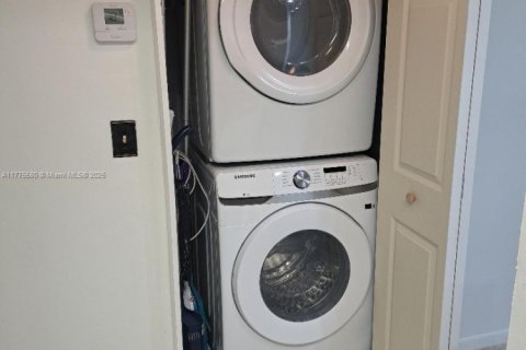 Condominio en venta en Margate, Florida, 1 dormitorio, 58.53 m2 № 1942339 - foto 13