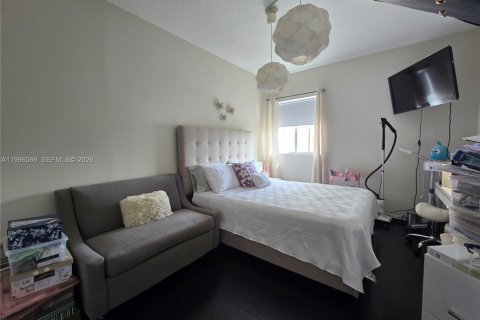 Adosado en venta en Miami, Florida, 3 dormitorios, 157 m2 № 2090564 - foto 18