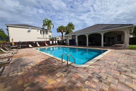 Adosado en venta en Miami, Florida, 3 dormitorios, 157 m2 № 2090564 - foto 22