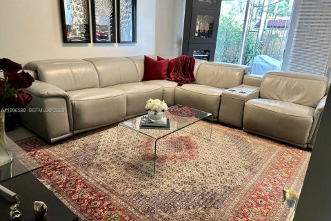 Adosado en venta en Miami, Florida, 3 dormitorios, 157 m2 № 2090564 - foto 7