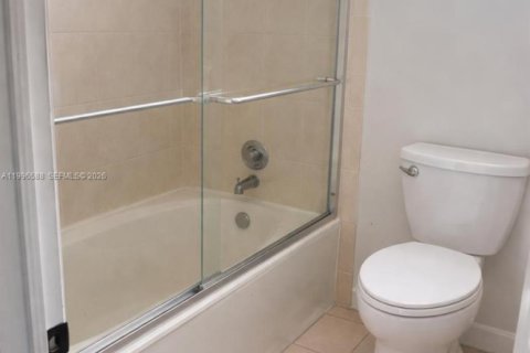 Adosado en venta en Miami, Florida, 3 dormitorios, 157 m2 № 2090564 - foto 16