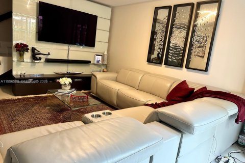 Adosado en venta en Miami, Florida, 3 dormitorios, 157 m2 № 2090564 - foto 8
