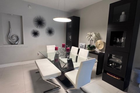 Adosado en venta en Miami, Florida, 3 dormitorios, 157 m2 № 2090564 - foto 4