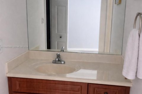 Adosado en venta en Miami, Florida, 3 dormitorios, 157 m2 № 2090564 - foto 15
