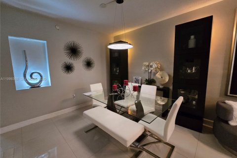 Adosado en venta en Miami, Florida, 3 dormitorios, 157 m2 № 2090564 - foto 6