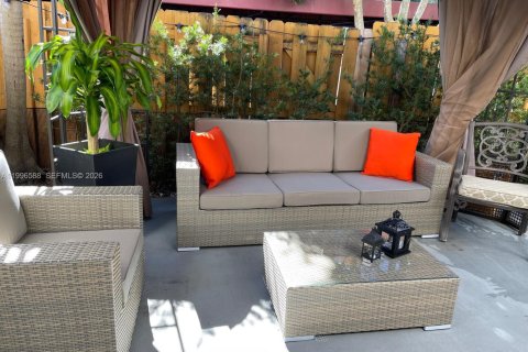 Adosado en venta en Miami, Florida, 3 dormitorios, 157 m2 № 2090564 - foto 19
