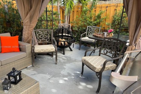 Adosado en venta en Miami, Florida, 3 dormitorios, 157 m2 № 2090564 - foto 20