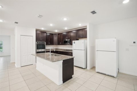 House in Spring Hill, Florida 4 bedrooms, 229.56 sq.m. № 1379629 - photo 13
