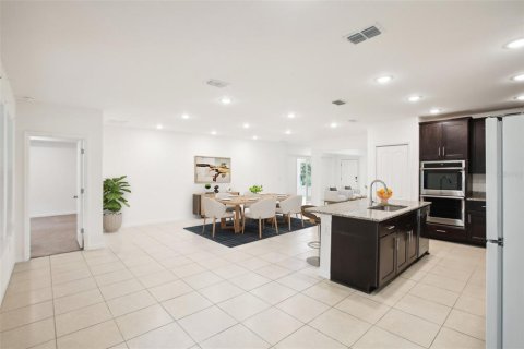 House in Spring Hill, Florida 4 bedrooms, 229.56 sq.m. № 1379629 - photo 14