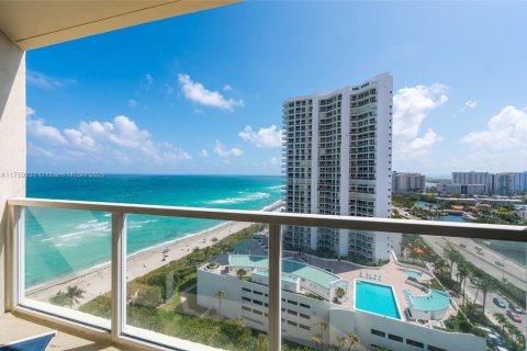 Condominio en venta en Sunny Isles Beach, Florida, 2 dormitorios, 117.61 m2 № 2077240 - foto 12