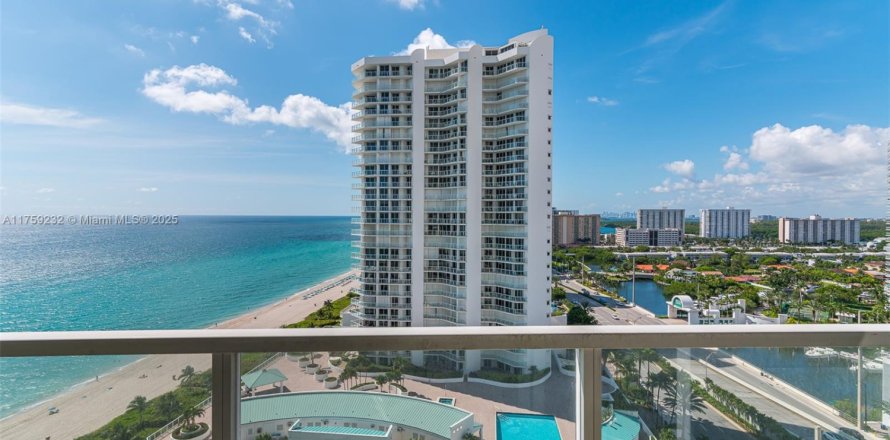 Condominio en Sunny Isles Beach, Florida, 2 dormitorios  № 2077240