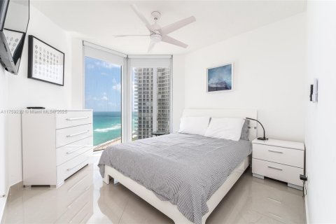 Condominio en venta en Sunny Isles Beach, Florida, 2 dormitorios, 117.61 m2 № 2077240 - foto 16