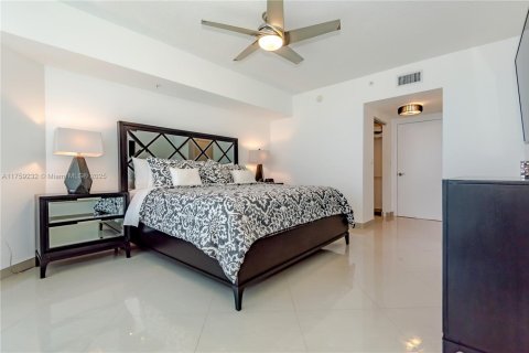 Condominio en venta en Sunny Isles Beach, Florida, 2 dormitorios, 117.61 m2 № 2077240 - foto 18