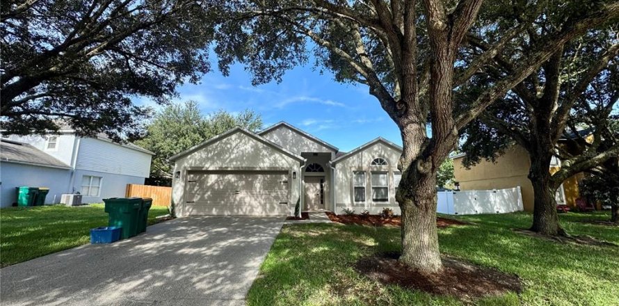 House in Eustis, Florida 3 bedrooms, 172.33 sq.m. № 1877056
