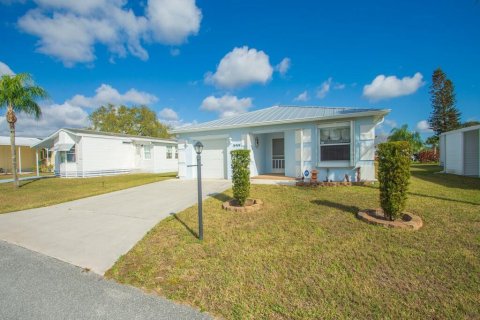 House in St. Lucie, Florida 2 bedrooms, 122.54 sq.m. № 2145965 - photo 4