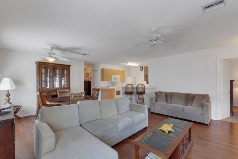 House in St. Lucie, Florida 2 bedrooms, 122.54 sq.m. № 2145965 - photo 16