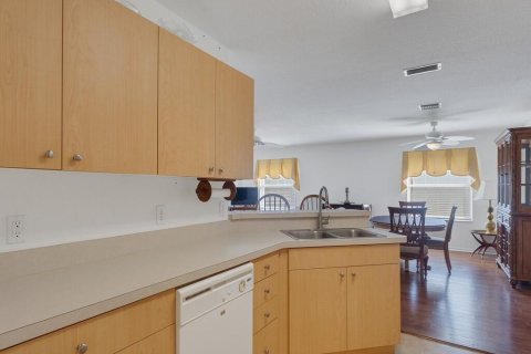 House in St. Lucie, Florida 2 bedrooms, 122.54 sq.m. № 2145965 - photo 14