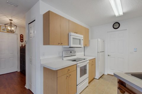 House in St. Lucie, Florida 2 bedrooms, 122.54 sq.m. № 2145965 - photo 12
