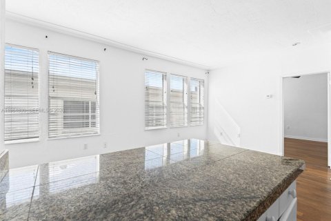 Condo in Miami Beach, Florida, 2 bedrooms  № 2029047 - photo 8