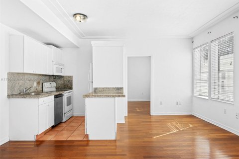Condo in Miami Beach, Florida, 2 bedrooms  № 2029047