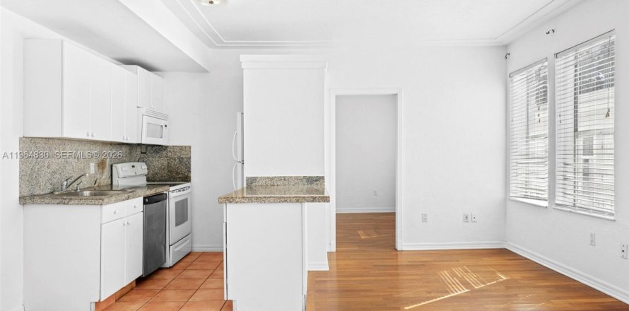 Condo in Miami Beach, Florida, 2 bedrooms  № 2029047