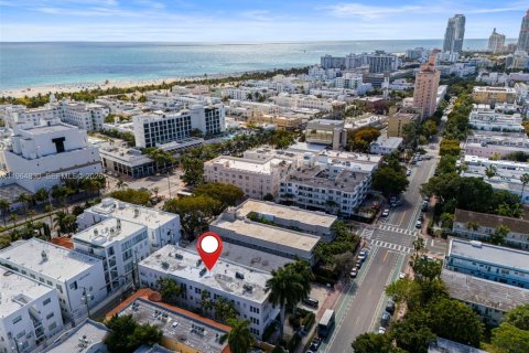 Condo in Miami Beach, Florida, 2 bedrooms  № 2029047 - photo 28