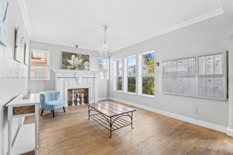 Condo in Miami Beach, Florida, 2 bedrooms  № 2029047 - photo 22