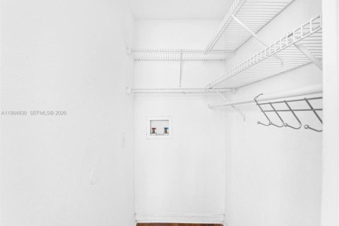 Condo in Miami Beach, Florida, 2 bedrooms  № 2029047 - photo 13