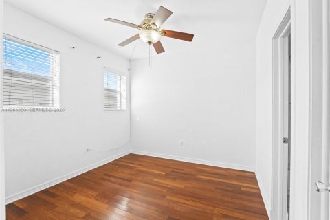 Condo in Miami Beach, Florida, 2 bedrooms  № 2029047 - photo 10