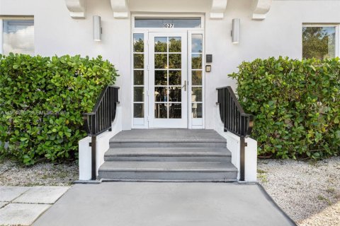 Condo in Miami Beach, Florida, 2 bedrooms  № 2029047 - photo 27