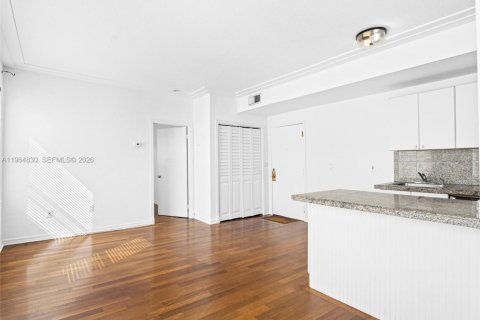 Condo in Miami Beach, Florida, 2 bedrooms  № 2029047 - photo 5