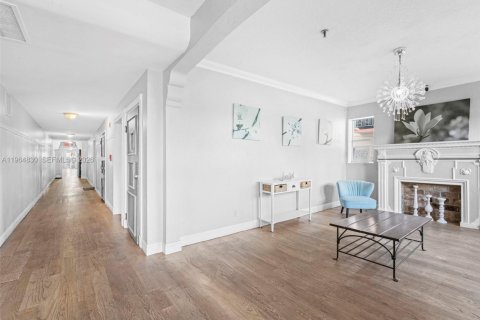 Condo in Miami Beach, Florida, 2 bedrooms  № 2029047 - photo 25