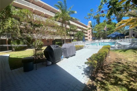 Condominio en alquiler en Hallandale Beach, Florida, 1 dormitorio, 61.32 m2 № 2057366 - foto 15