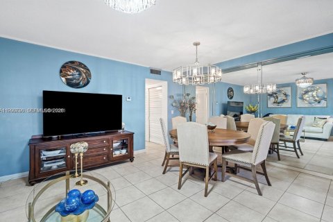 Condominio en alquiler en Hallandale Beach, Florida, 1 dormitorio, 61.32 m2 № 2057366 - foto 2