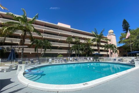 Condominio en Hallandale Beach, Florida, 1 dormitorio  № 2057366