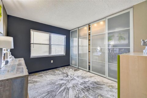 Condo in Clearwater, Florida, 2 bedrooms № 2419128 - photo 19