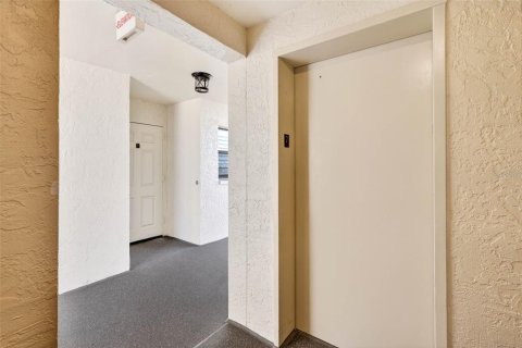 Condo in Clearwater, Florida, 2 bedrooms № 2419128 - photo 5