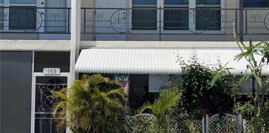 Condo à Kenneth City, Floride, 2 chambres № 2109578
