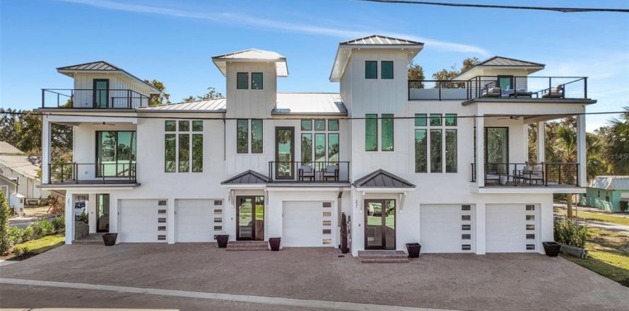 Townhouse in Dunedin, Florida 4 bedrooms, 241.55 sq.m. № 1540973