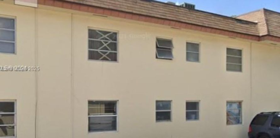 Condo in Lauderdale Lakes, Florida, 2 bedrooms  № 2088653