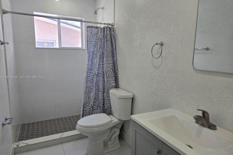 Villa ou maison à louer à Hialeah, Floride: 2 chambres, 289.86 m2 № 1970804 - photo 19