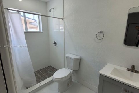 Villa ou maison à louer à Hialeah, Floride: 2 chambres, 289.86 m2 № 1970804 - photo 9