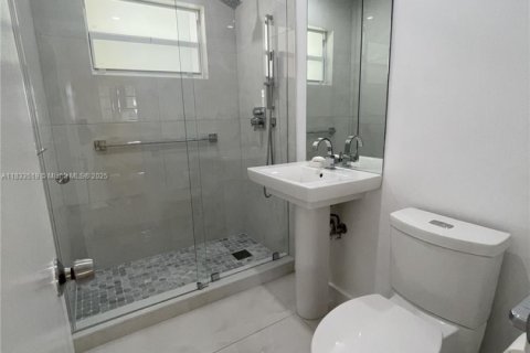 House in Miami, Florida 3 bedrooms, 92.9 sq.m. № 1820337 - photo 11