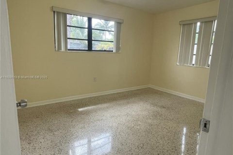 House in Miami, Florida 3 bedrooms, 92.9 sq.m. № 1820337 - photo 15