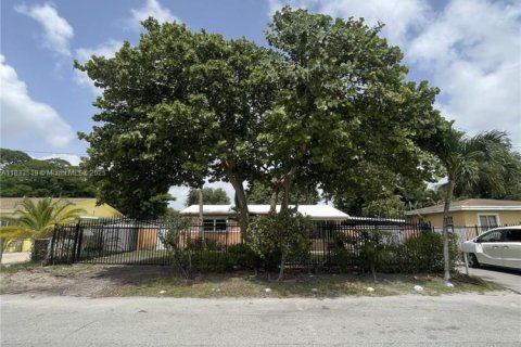 House in Miami, Florida 3 bedrooms, 92.9 sq.m. № 1820337 - photo 2