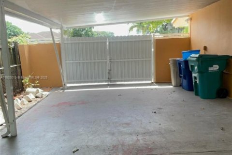 House in Miami, Florida 3 bedrooms, 92.9 sq.m. № 1820337 - photo 5