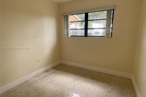 House in Miami, Florida 3 bedrooms, 92.9 sq.m. № 1820337 - photo 14